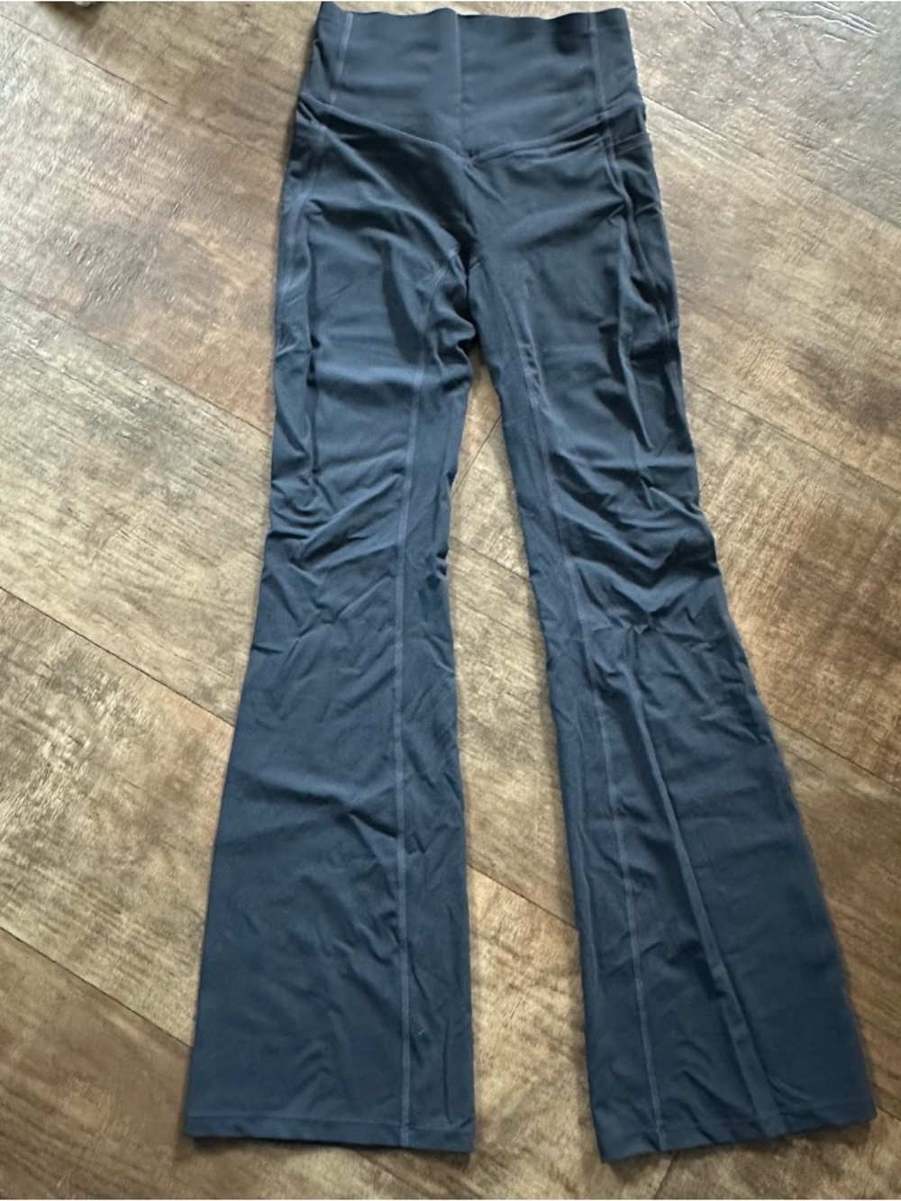 New without tag HALARA tummy control sculpting  side pocket flare legging indigo - Picture 4 of 8